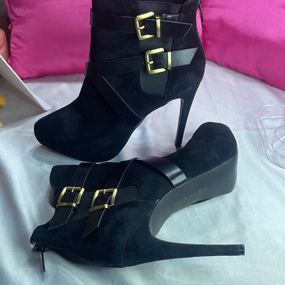 (E2) Charles David black suede heeled ankle boots with gold buckle detail Sz 8.5 - Picture 9 of 10